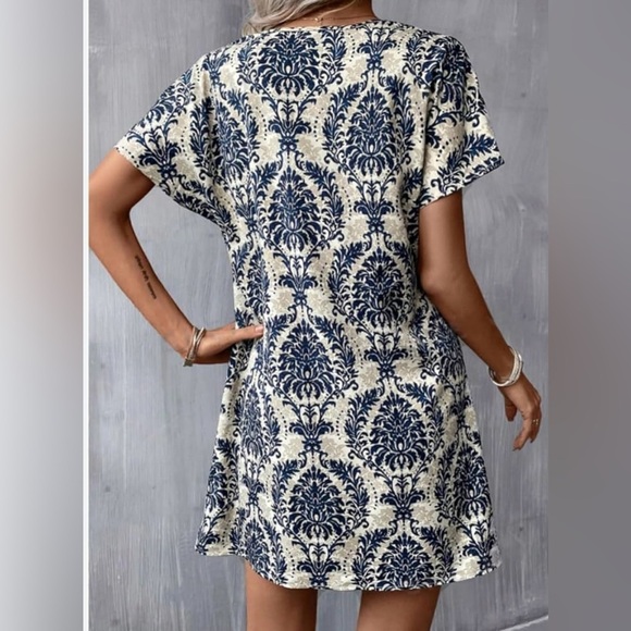 Emery Rose Blue Damask Print Split Neck Cap Sleeve Shealth Dress Women's Size XL - Picture 2 of 5